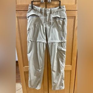 The North Face Women’s hiking pants. Size 6. Zipper legs, can wear as shorts.